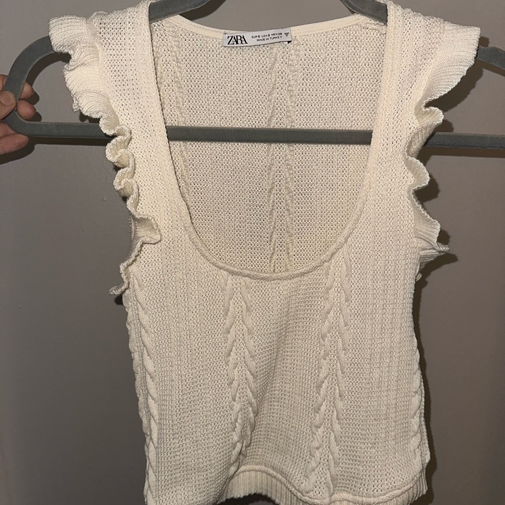 NWOT Zara cream white low cut cable knit tank ruffles TRENDY sweater vest SMALL